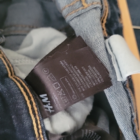 Closet clean out - Picture 4 of 4